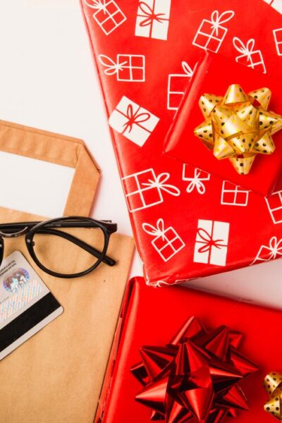 christmas-presents-preparation-with-gift-boxes-colorful-bows_-corporate gifts supplier dubai