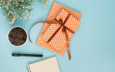 notepad-gift-near-cupcake-bouquet_- corporate gift ideas