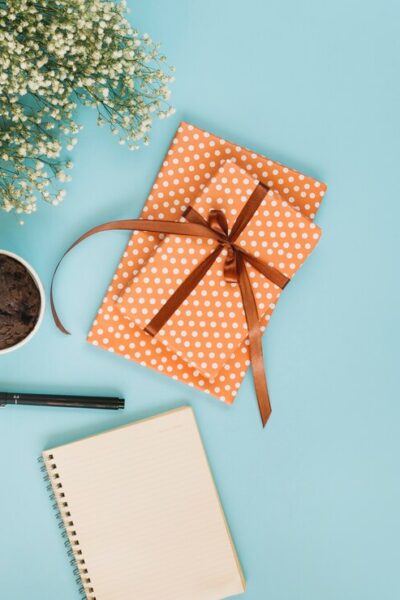 notepad-gift-near-cupcake-bouquet_- corporate gift ideas