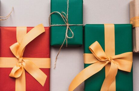 close-up-colorful-christmas-gifts-with-ribbon_-