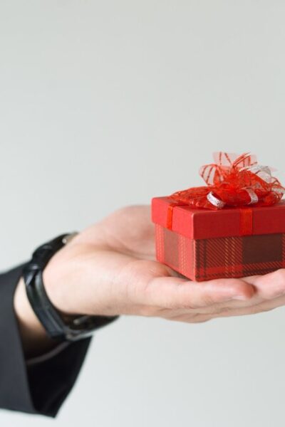 close-up-unrecognizable-man-holding-small-gift-palm_-
