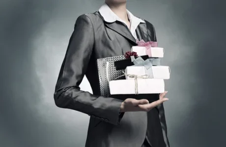 depositphotos_-stock-photo-businesswoman-receiving-or-presenting-gifts