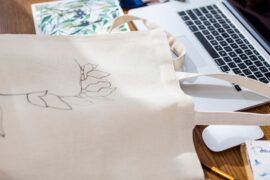 hand-painted-canvas-bag-close-up_-