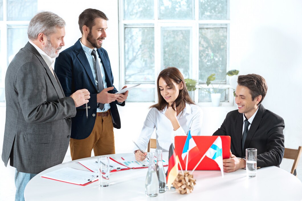 business-people-working-together_-