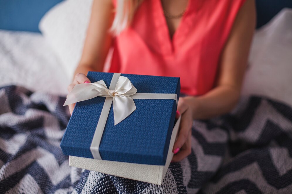 close-up-hands-holding-gift_-