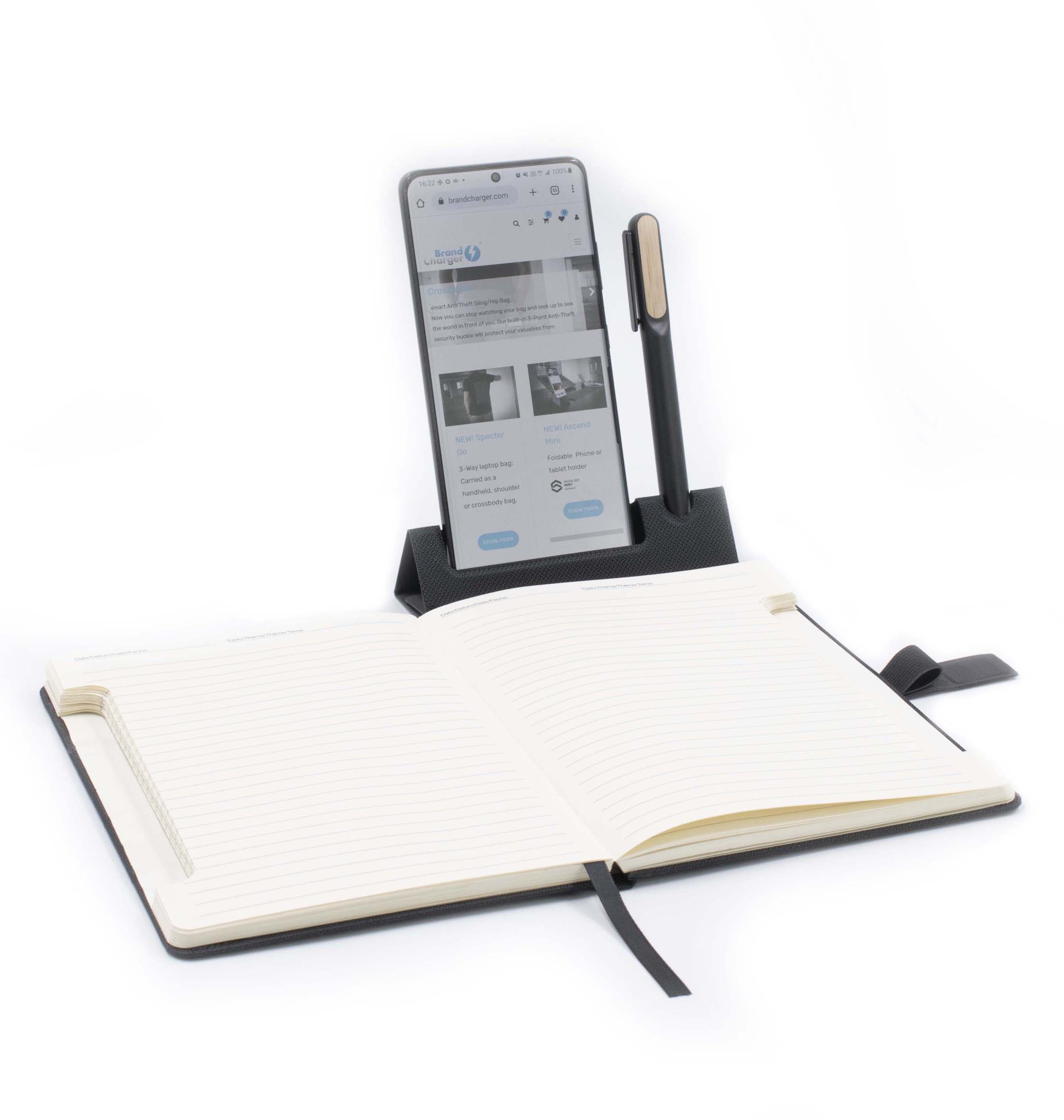 Brandcharger Noty Deluxe Eco angled open with phone and pen
