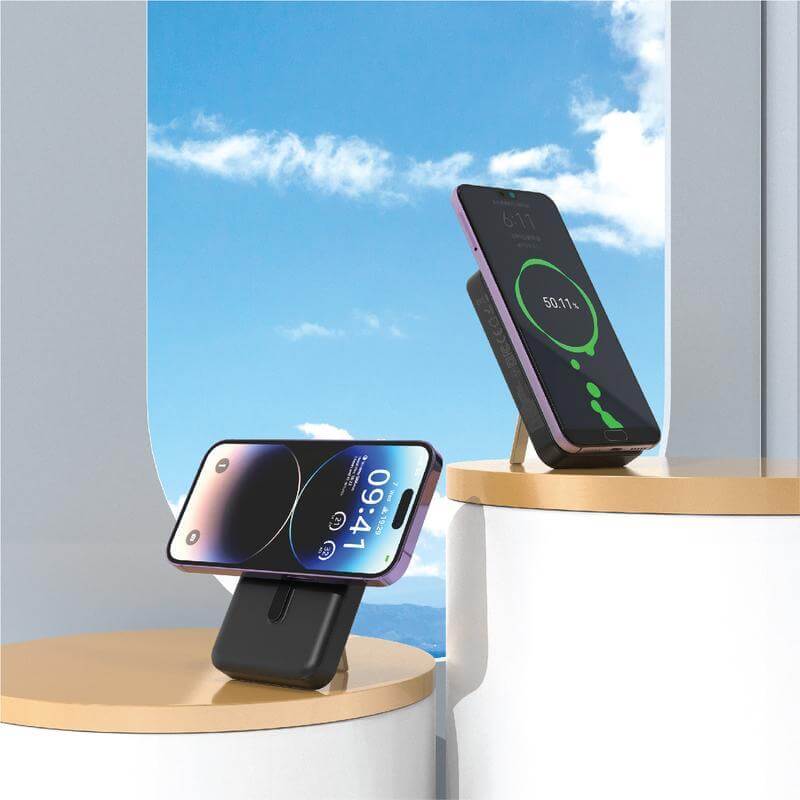 SOLANO - @memorii mAh Mag Wireless Powerbank with Inbuilt Cables